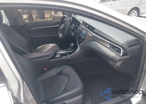 2018 Toyota Camry L/Le/Xle/Se/Xse z USA, uszkodzony, nr VIN 4T1B11HK2JU066072